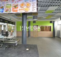 NA PRENÁJOM TOP GASTRO PRIESTOR NA PRENÁJOM – BEZ DEPOZITU - Interiér obchodných priestorov s jedálnym kútikom, ponuka na stene.