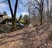 PREDAJ Rekreačná chata so záhradkou, Suchá Dolina, Košice-Sever - Chata v Svinici obklopená lesom a prašnou cestou na pokojnom mieste.