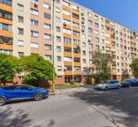 BA/PETRŽALKA-Prenájom kompletne zariadeného a prerobeného 4i bytu - Bytový dom na Švabinského ulici v Bratislave - Petržalke s autami a zeleňou.