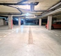 3-izb. byt na prenájom, Rovinka – novostavba, klimatizácia, parkovanie - Podzemné parkovisko s parkovacími miestami a označeným stĺporadím.