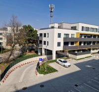 3-izb. byt na prenájom, Rovinka – novostavba, klimatizácia, parkovanie - Broskyňová ulica v Rovinke s parkovacími miestami pri 3-izbovom byte na predaj.