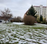 Na predaj rovinatý pozemok pre parkovisko 778m2 -  Zvolen-Západ P098ZL - Zimná scenéria na Novozámockej ulici, Zvolen, Banskobystrický kraj, Slovensko - Pozemky komerčné.