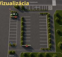 Na predaj rovinatý pozemok pre parkovisko 778m2 -  Zvolen-Západ P098ZL - Parkovisko na Novozámockej ulici vo Zvolene, Banskobystrický kraj, Slovensko obklopené zeleňou.