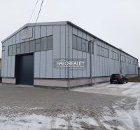 Prenájom, skladový priestor Košice Džungľa - EXKLUZÍ... - Sklady a haly v KE - Džungľa s veľkou priemyselnou budovou a asfaltovou plochou.