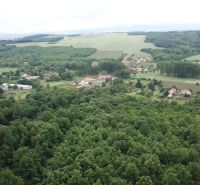 Na predaj 13,8 ha agropôdy v Trebušovciach – 11,5 ha ucelený pozemok  - Letecký pohľad na poľnohospodárske a lesné pozemky v okolí Trebušoviec s dedinským osídlením.