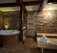 PREDANÉ !!!!Na predaj penzión – Nová Lesná, Vysoké Tatry O600BD - Wellness zóna s vaňou, ležadlami a dekoratívnymi kamennými stenami v Hoteloch a penziónoch.