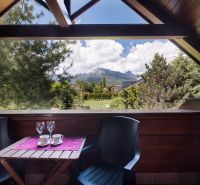 PREDANÉ !!!!Na predaj penzión – Nová Lesná, Vysoké Tatry O600BD - Výhľad z terasy na hory v Hoteloch a penziónoch v Novej Lesnej.