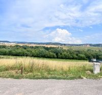 Na predaj stavebný pozemok  - Krupina P052ZL - Krajina s lúkou a stromami, výhľad zo stavby na bývanie v Krupine.