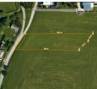 Priestranný stavebný pozemok 2 441 m² vo Finticiach - Letecký pohľad na pozemky - bývanie vo Finticiach s vyznačenými rozmermi.