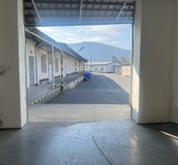 Skladové a výrobné priestori s kanceláriami 130 m² /180 m² /198 m² BB - Pohľad zo Skladov a hál na vonkajšie priestory v okrese Banská Bystrica.