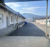 Skladové a výrobné priestori s kanceláriami 130 m² /180 m² /198 m² BB - Priemyselné objekty a sklady na Cementárenskej ceste, v Senici, obklopené horami.