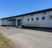 Skladové a výrobné priestori s kanceláriami 130 m² /180 m² /198 m² BB - Sklady a haly v okrese Banská Bystrica, cementová budova na ceste.