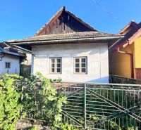 Na predaj vidiecky rodinný dom - Žarnovica/Brehy D045ZL - Rodinný dom v Brehoch, Nová Baňa, okres Žarnovica, Banskobystrický kraj, so záhradným plotom.