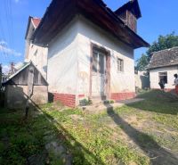 Na predaj vidiecky rodinný dom - Žarnovica/Brehy D045ZL - Rodinný dom v obci Brehy, Nová Baňa, okres Žarnovica, so starším dreveným obkladom.