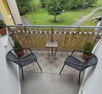 3 - izbový byt Žilina - Závodie, Exkluzívne - Balkón 3-izbového bytu ponúka výhľad na zeleň a detské ihrisko.