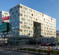 LUXUSNÝ 3-izb.byt, NOVOSTAVBA OCTOPUS, Mraziarenská ul. - Bytový dom na križovatke ulíc v Bratislave-Ružinove s modernými oknami na Mraziarenskej.