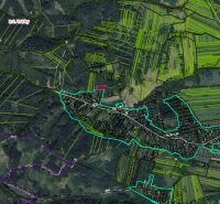 Vrútky – 920 m2 POZEMKY na okraji intravilánu - Letecký pohľad na poľnohospodárske a lesné pozemky v okolí mesta Vrútky.