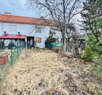 Na predaj 3 i byt so záhradou v Partizánskom – centrum - Záhrada pri dome na Rudolfa Jašíka v Partizánskom, vhodná pri 3-izbovom byte.