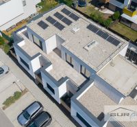 Nový 3-izbový byt 82 m² | Terasa 97 m² | Mesačná ulica | Hviezdoslavov - Záber na strechu 3-izbového bytu na Mesačnej ulici v Hviezdoslavove.