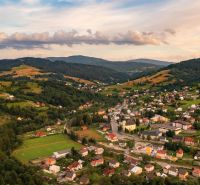 Skalité – 6.300 m2 ORNÁ PÔDA v pozemkových úpravách - Panoráma dediny Skalité s poľnohospodárskymi a lesnými pozemkami v malebnej prírode.