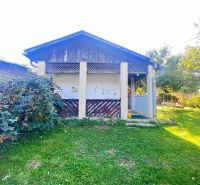 Na predaj 2 domy, ovocný raj a pokojné bývanie - Žirany D339ZL - Rodinný dom v Žiranoch, okres Nitra, Nitriansky kraj so zelenou záhradou a terasou.