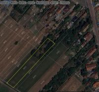 Predám pozemok v Mostovej - 2244m2  - Letecký pohľad na ulice Orechová a Podzáhradná, vidieť pozemky a bývanie v okolí.