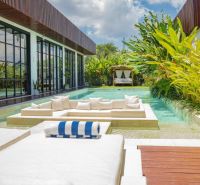 PREDAJ Unikátná 4KK Investičná zariadená vila s bazénom BALI-Jimbaran - Vila v Bali s bazénom, oddychovým posedením a bujnou tropickou záhradou.