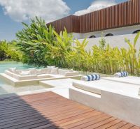 PREDAJ Unikátná 4KK Investičná zariadená vila s bazénom BALI-Jimbaran - Luxusná vila na Bali s bazénom obklopeným zeleňou a relaxačnou zónou.