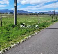 Predaj, pozemok pre rodinný dom   2535 m2 Lutila - Asfaltová cesta v Lutile obklopená zelenými pozemkami na bývanie s výhľadom na hory.