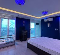   Exkluzívne na predaj Mezonetový apartmán Turecko- Side A205BD - Spálňa s veľkou posteľou, detskou postieľkou a klimatizáciou v rekreačnom apartmáne.