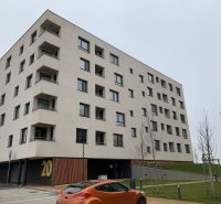 Prenájom Novostavba 1 izb. byt Hany Ponickej, Bratislava - Lamač. - Bytový dom na ulici Hany Ponickej, Bratislava - Lamač, s parkovaním pred budovou.