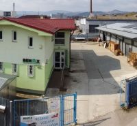 PREVÁDZKOVÝ AREÁL– HALA, ADMINISTRATÍVA, POZEMOK 1405 m² - B. Bystrica - Priemyselný areál s budovami v Stavebnej, Majer, okres Banská Bystrica, Zvláštne nehnuteľnosti.