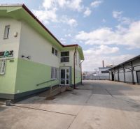 PREVÁDZKOVÝ AREÁL– HALA, ADMINISTRATÍVA, POZEMOK 1405 m² - B. Bystrica - Budova zvláštnych nehnuteľností v Stavebnej, Majeri, okres Banská Bystrica, Banskobystrický kraj.