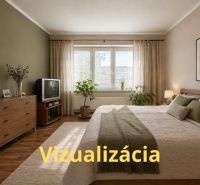Na predaj priestranný 4-izbový byt - Robotnícka ulica, Banská Bystrica - Spálňa s podlahou s dreveným dekorom, televízorom a priestrannou posteľou v 4-izbovom byte.