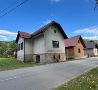 Predaj- Rodinný dom -Stankovany - Rodinný dom v Stankovanoch s tradičnou architektúrou pri pokojnej ulici v prírode.