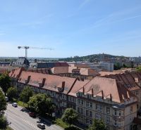 3 izbový byt v centre mesta na Štúrovej ulici s krásnym výhľadom - Historické budovy a Štúrova ulica v Nitre so žeriavom v pozadí.