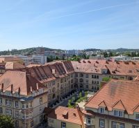 3 izbový byt v centre mesta na Štúrovej ulici s krásnym výhľadom - Pohľad na strechy a historické budovy z okolia Štúrovej ulice v Nitre.