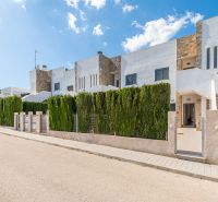 2-izb. bungalov so záhradou, Cala Murada, Mallorca - Rekreačný apartmán v Cala Murada na Malorke s radovou zástavbou obklopenou zeleňou.