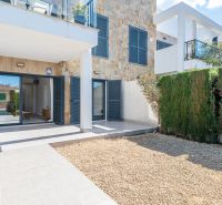 2-izb. bungalov so záhradou, Cala Murada, Mallorca - Rekreačný apartmán v Cala Murada Mallorca s terasou, kamennými stenami a záhradou.
