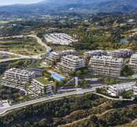 1-izbový apartmán s výhľadom na more, Estepona, Costa del Sol - Letecký pohľad na rekreačné apartmány obklopené prírodou v meste Estepona.