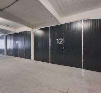 Na prenájom skladové priestory od 25 m2 Trnava Coburgova - Kovové brány s číslovaním v priestoroch Sklady a haly, Coburgova, Trnava.