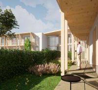 NA PREDAJ: Zabehnutý hotel Amália s wellnesom v srdci Vysokých Tatier - Exteriér Hotely a penzióny v Novej Lesnej so záhradou a balkónom s dreveným dekorom.