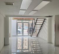 Veľký svetlý obchodný príestor , BA I. Staré Mesto Luxor, Štúrová  - Interiér na ulici Štúrova, obchodné priestory s preskleným vchodom a schodiskom.