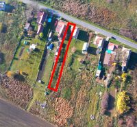 Radnovce – 660 m2 stavebný pozemok 20 minút od Rimavskej Soboty - Pohľad zhora na pozemky na bývanie v Radnovciach, obkolesené prírodou a neďalekou cestou.