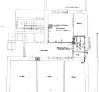 RODINNÝ DOM, pozemok 520m2, centrum BANSKEJ BYSTRICE, cena v RK - Pôdorys rodinného domu s miestnosťami na prízemí: kuchyňa, špajza, izby, chodba, WC.