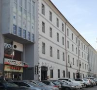 PRENÁJOM: Kancelárie 2x 50m2, Kapitulská ul.Banská Bystrica - Budova s ponukou kancelárií na prenájom v centre Banskej Bystrice.