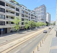  PRIESTRANNÝ 2i byt, BLUMENTÁL, CENTRUM, LOGGIA, Wilsonova ulica - Ulica v Bratislave - Starom Meste, Wilsonovej, s modernými bytovými domami a električkovou traťou.