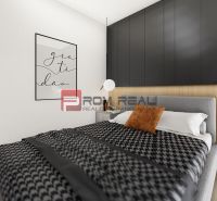 Ráno vlak. Večer terasa - 3-izbový byt Rezidencia Potôčik - Spálňa v 2-izbovom byte s podlahou s dreveným dekorom, elegantným nábytkom a dekoráciami.