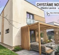 Moderná novostavba v Leviciach – bývajte komfortne / Predaj - Novostavba rodinného domu na Ul. Svätého Urbana v Leviciach so záhradným posedením.