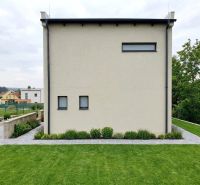 Moderná novostavba v Leviciach – bývajte komfortne / Predaj - Rodinný dom na Ul. Svätého Urbana v Leviciach s trávnikom a chodníkom.